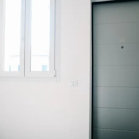 Lora Feathers Suite, Free Parking, Self Check In,4 Apartman