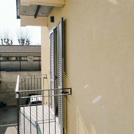 Lora Feathers Suite, Free Parking, Self Check In,4 Apartman Como