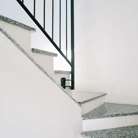 Apartman Lora Feathers Suite, Free Parking, Self Check In,4 Como