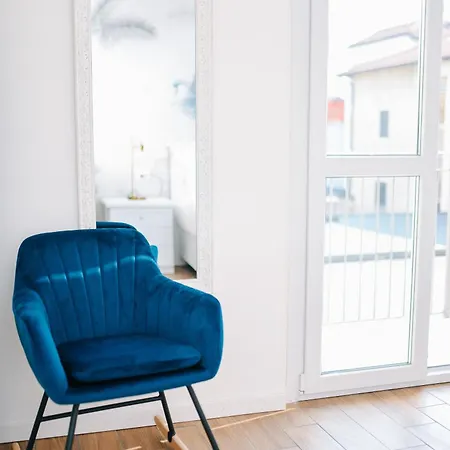 Apartman Lora Feathers Suite, Free Parking, Self Check In,4 Como