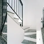 Lora Feathers 4, Free Private Parking, Self Check-in Apartment Como