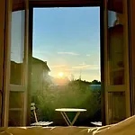 Lora Feathers Suite 4, Free Private Parking, Self Check-In Como