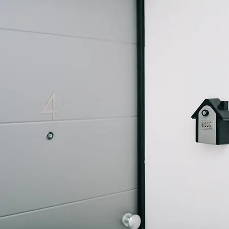 Lora Luxury 4, Free Private Parking, Self Check-in, Air Conditioner * コモ