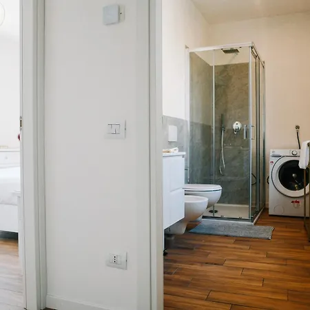 Lora Luxury 4, Free Private Parking, Self Check-in, Air Conditioner コモ