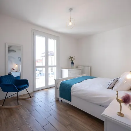 Lora Feathers Suite, Free Parking, Self Check In,4 Apartment Como