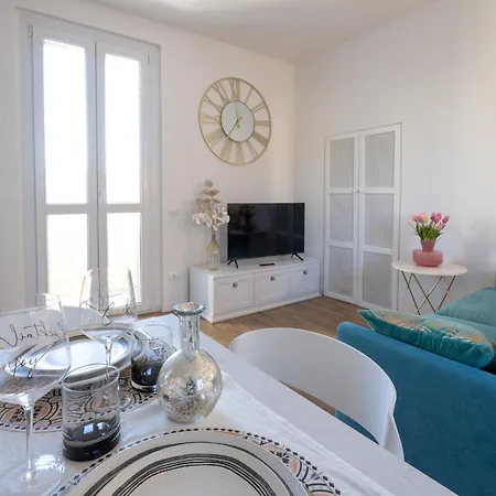 Lora Luxury 4, Free Private Parking, Self Check-in, Air Conditioner *