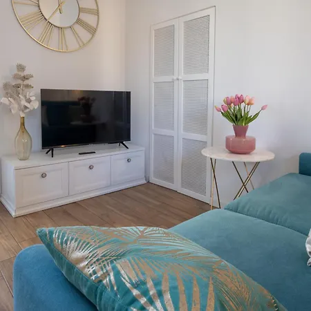 Lora Feathers Suite 4, Free Private Parking, Self Check-In * Como
