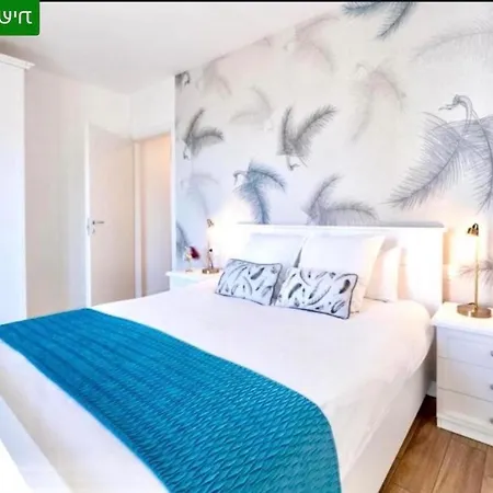 Lora Luxury 4, Free Private Parking, Self Check-in, Air Conditioner アパート コモ