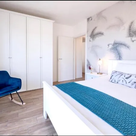 Lora Luxury 4, Free Private Parking, Self Check-in, Air Conditioner *