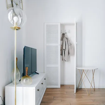 Lora Feathers Suite, Free Parking, Self Check In,4