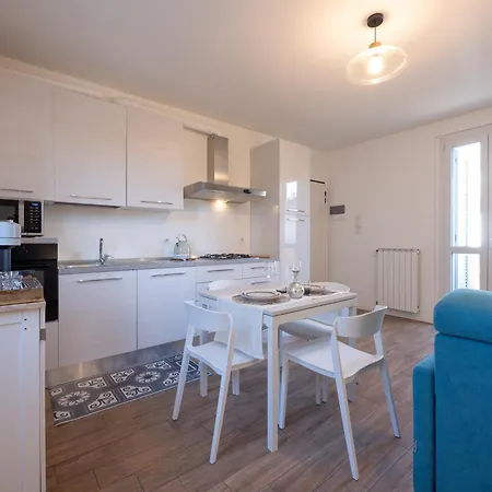 Lora Feathers Suite, Free Parking, Self Check In,4 شقة