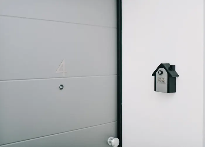 Lora Feathers Suite, Free Parking, Self Check In,4 * Como