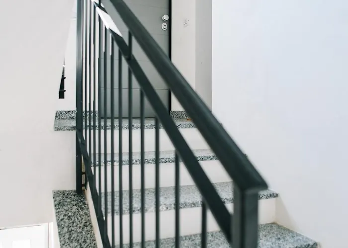 Lora Feathers Suite, Free Parking, Self Check In,4 * Como