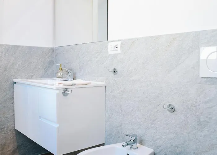 Lora Feathers Suite, Free Parking, Self Check In,4 Como