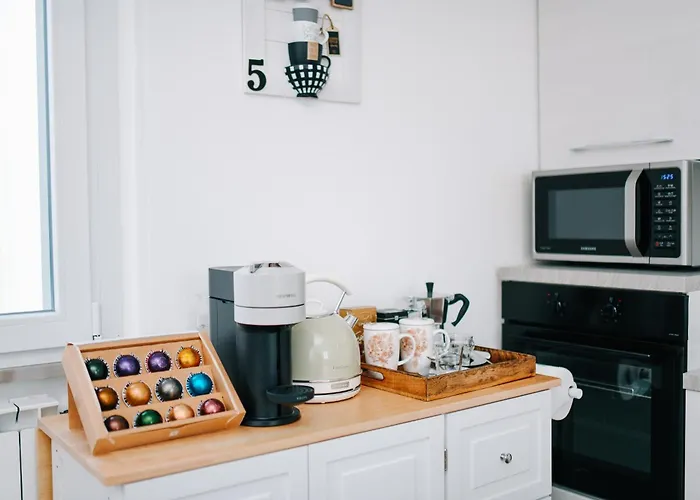 Lora Feathers Suite, Free Parking, Self Check In,4 Appartement *