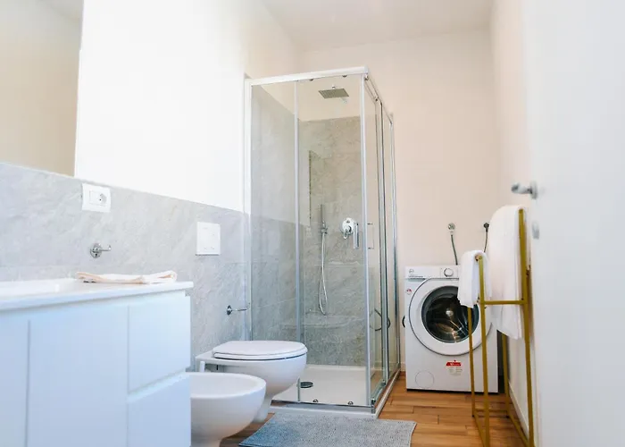 Lora Feathers Suite, Free Parking, Self Check In,4 * Como