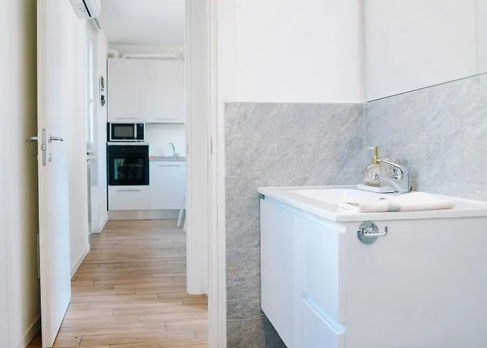 Lora Feathers Suite, Free Parking, Self Check In,4