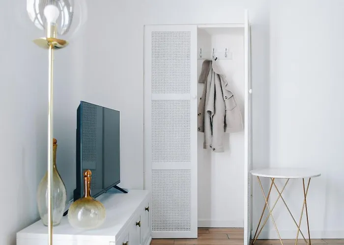 Lora Feathers Suite, Free Parking, Self Check In,4