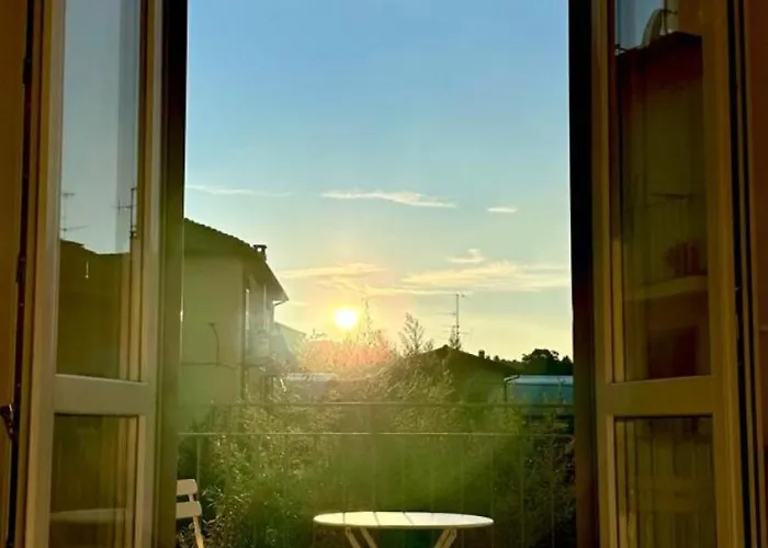 Lora Feathers Suite, Free Parking, Self Check In,4 Como