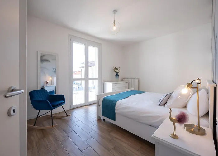 Lora Feathers Suite, Free Parking, Self Check In,4 Appartement Como