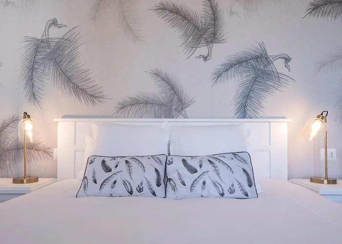 Lora Feathers Suite, Free Parking, Self Check In,4 *