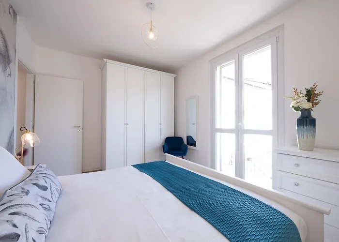 Lora Feathers Suite, Free Parking, Self Check In,4 Como