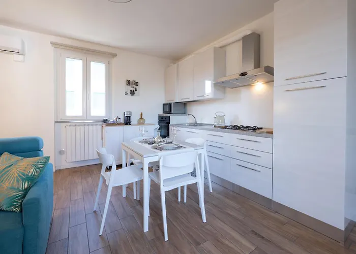 Lora Feathers Suite, Free Parking, Self Check In,4 Appartement Como