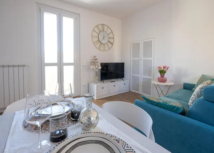 Lora Feathers Suite, Free Parking, Self Check In,4 *