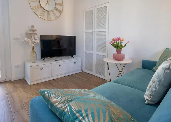 Lora Feathers Suite, Free Parking, Self Check In,4 * Como