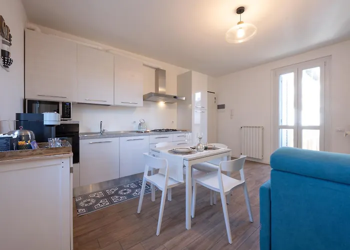 Lora Feathers Suite, Free Parking, Self Check In,4 Appartement